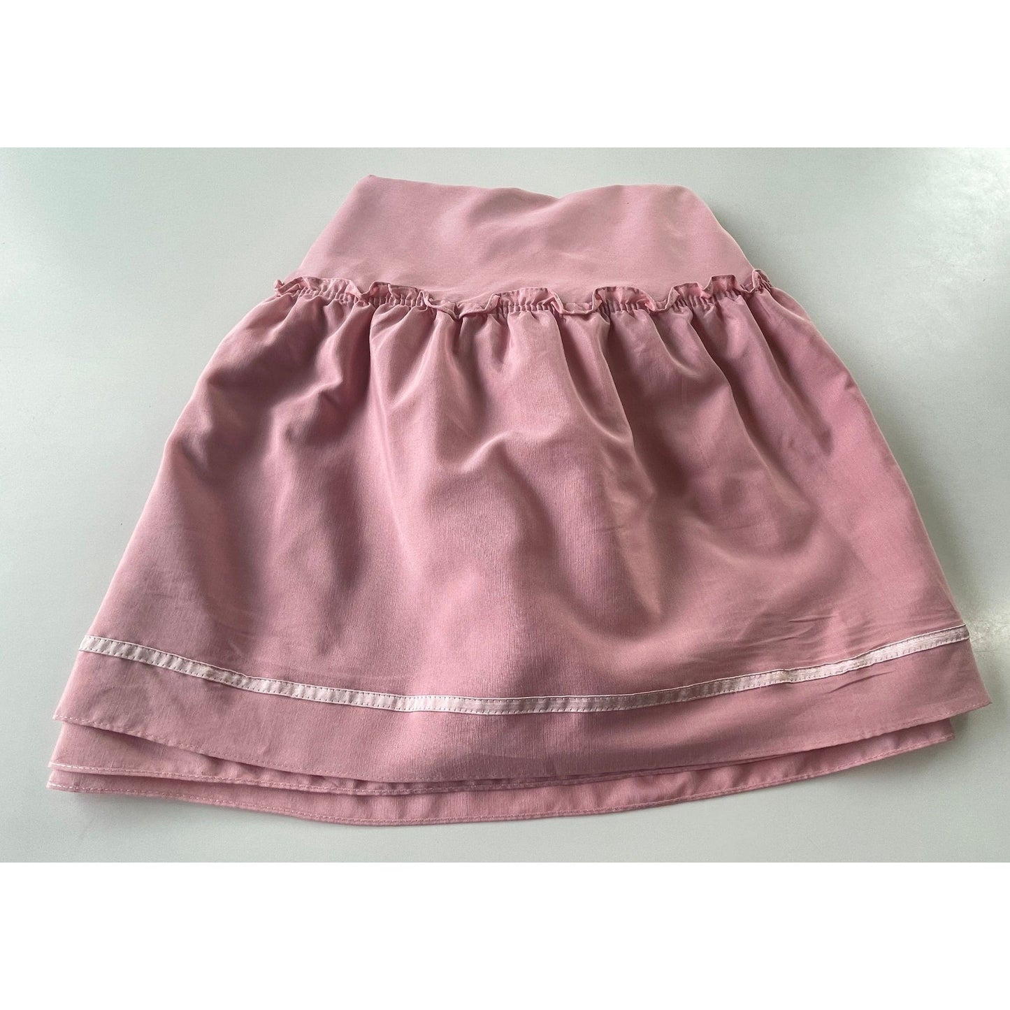 Vintage 80s round pink ruffled tablecloth
