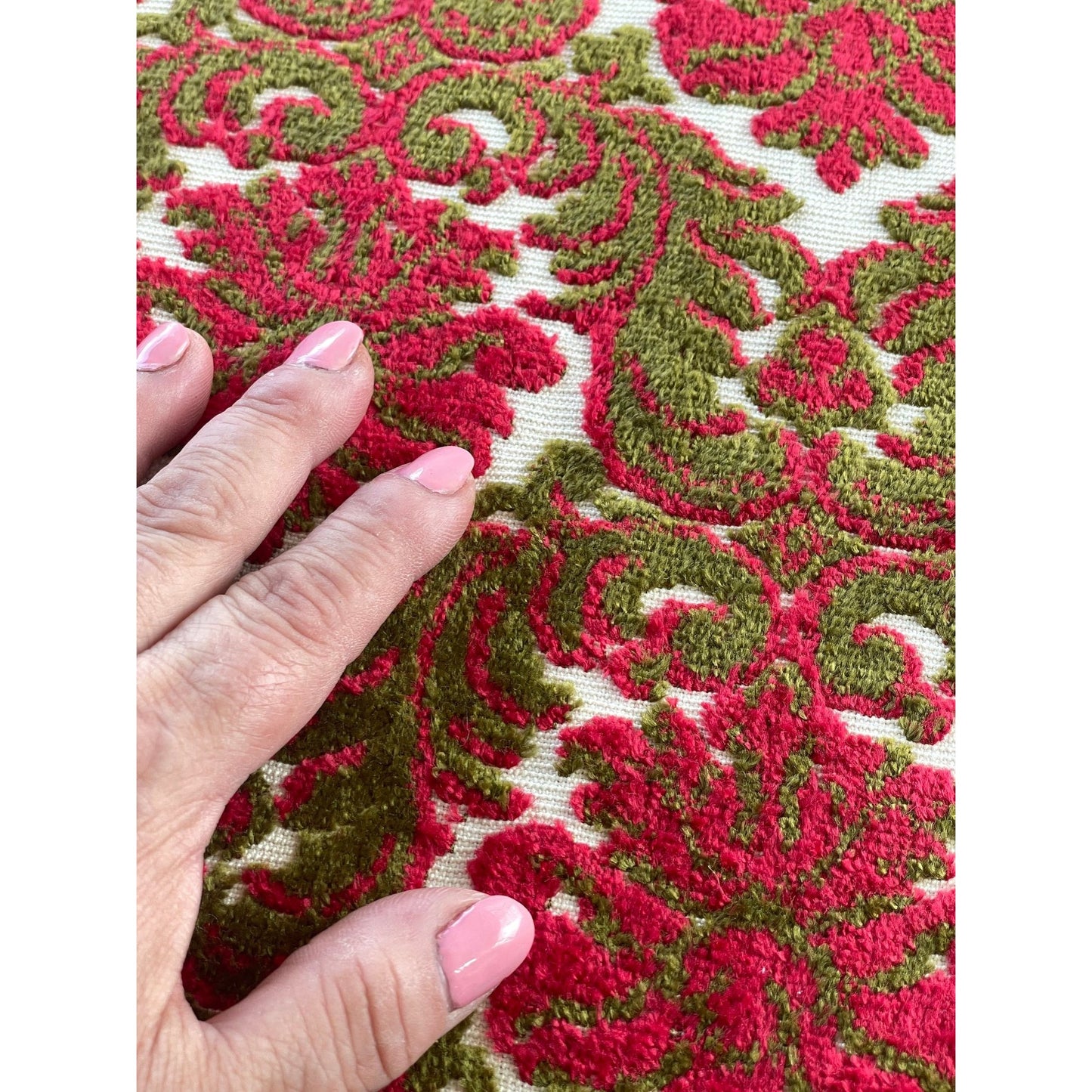 Vintage 50s ciselé velvet area rug, olive green and hot pink damask pattern, velours oval carpet