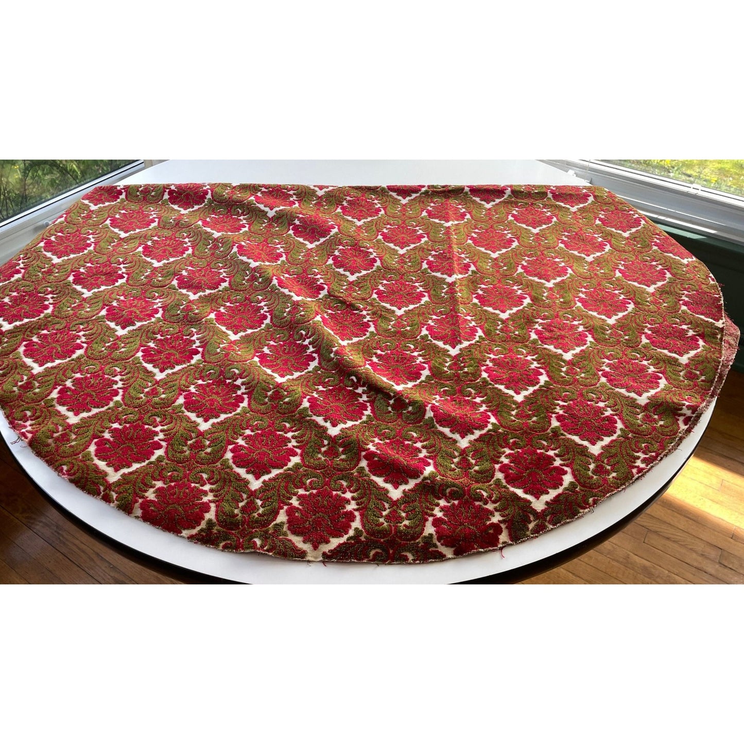 Vintage 50s ciselé velvet area rug, olive green and hot pink damask pattern, velours oval carpet