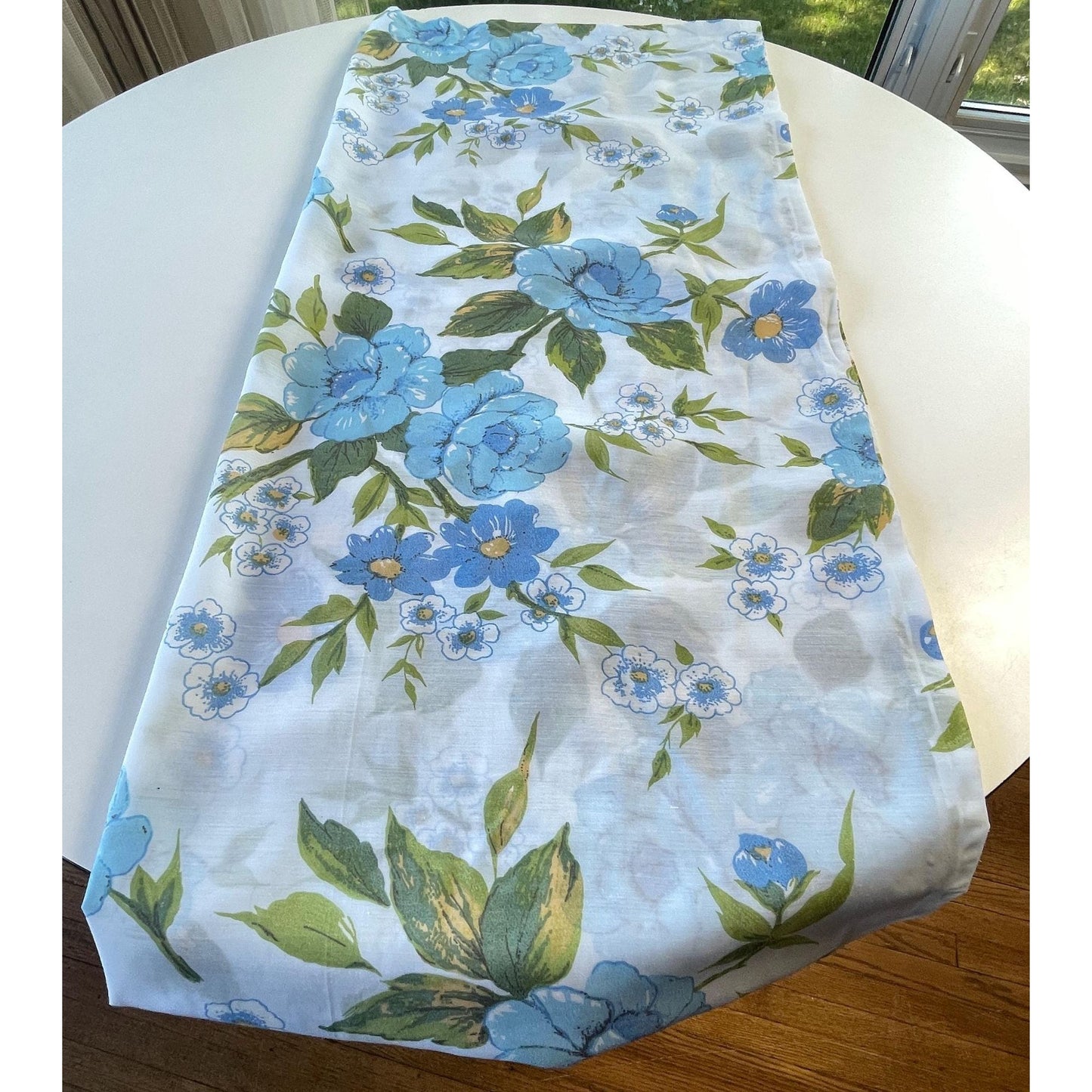 Vintage 70s curtain, large blue flowers and leaves, sheer panel