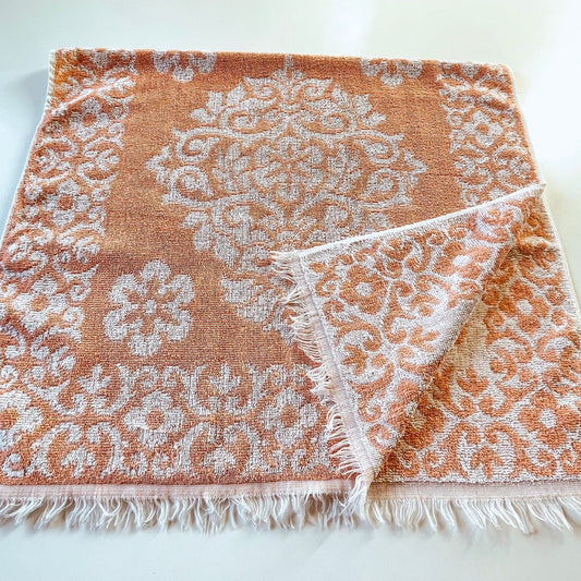 Vintage 80s peach bath towel