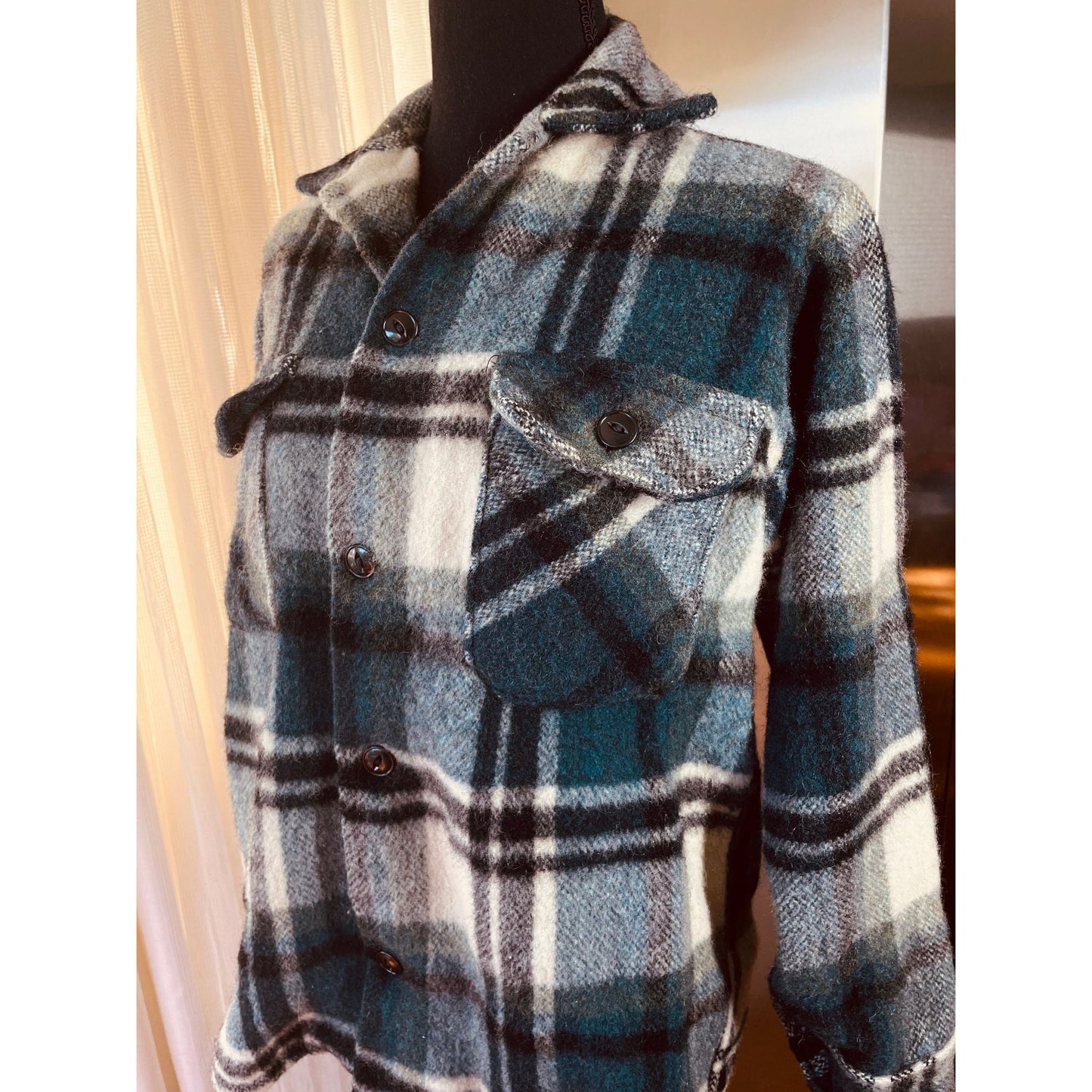 Vintage 1960s Canadian lumber Jack wool plaid shirt, Bell Shirt
