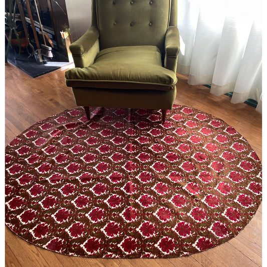Vintage 50s ciselé velvet area rug, olive green and hot pink damask pattern, velours oval carpet