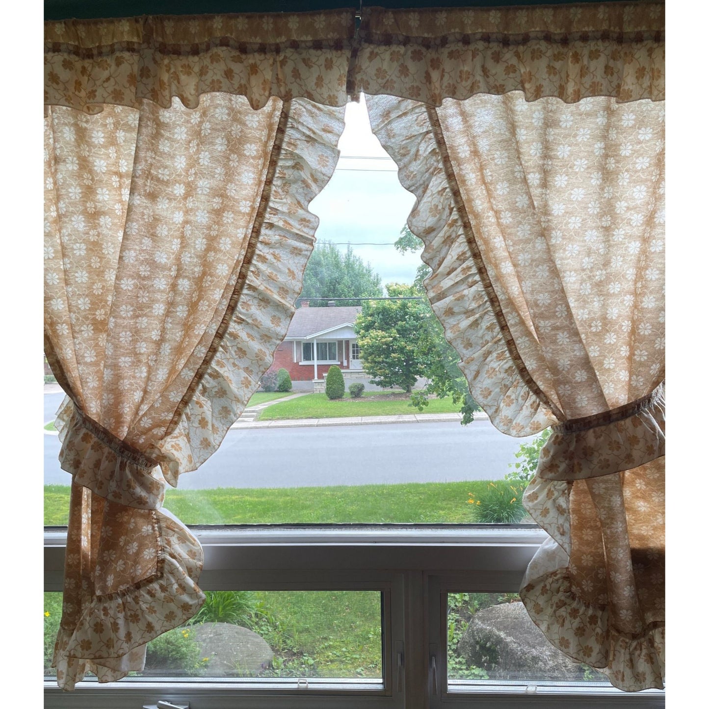 Vintage 80s ruffled curtains with tieback, tan clovers