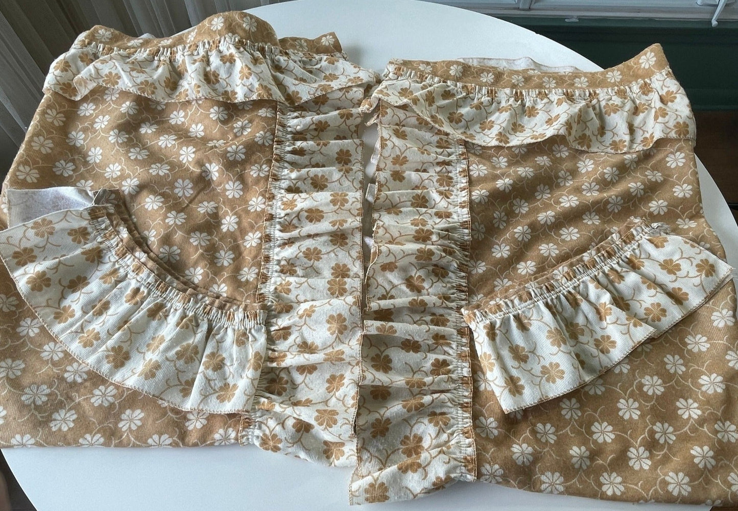 Vintage 80s ruffled curtains with tieback, tan clovers