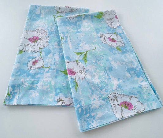 Vintage 70s pillowcases, white and pink flowers