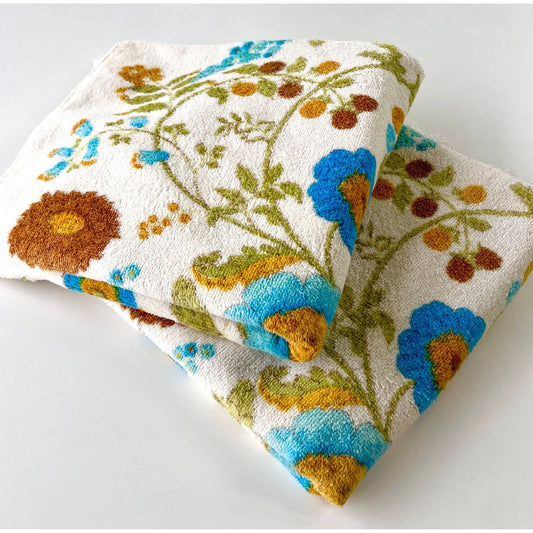 Vintage 60s floral bath towel