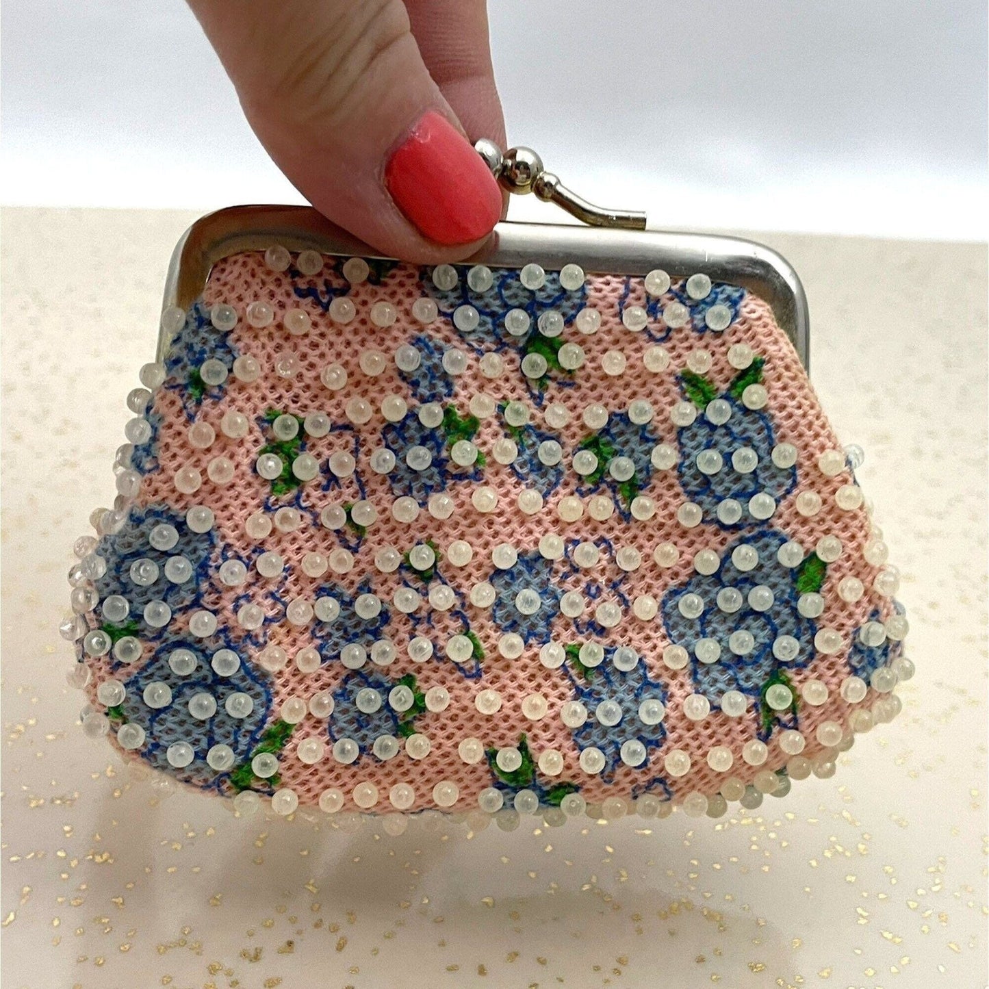 Vintage 1950s coin purse, beaded floral, kiss lock