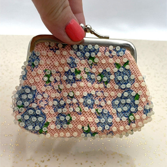 Vintage 1950s coin purse, beaded floral, kiss lock