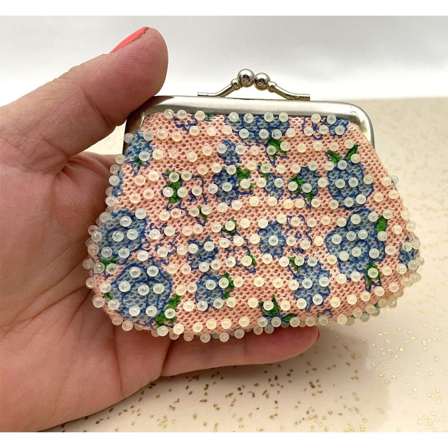 Vintage 1950s coin purse, beaded floral, kiss lock