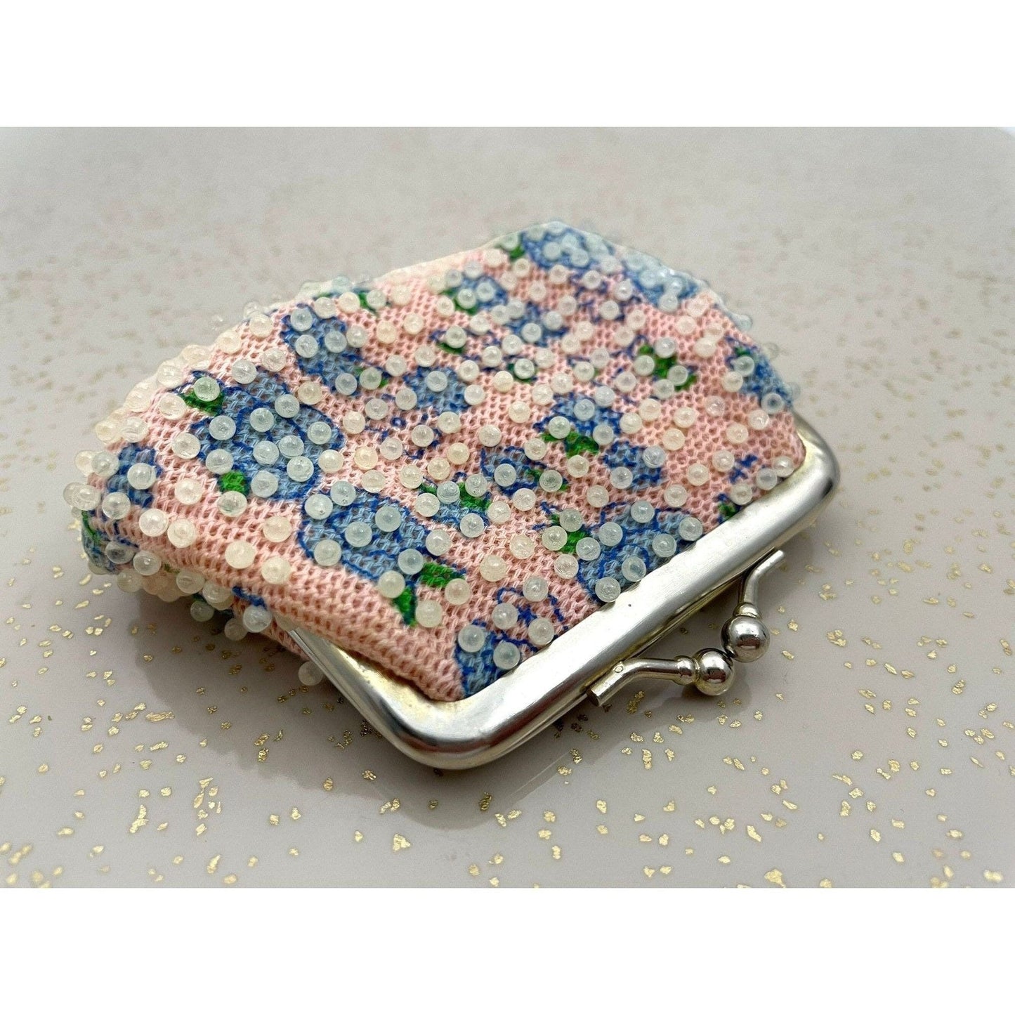 Vintage 1950s coin purse, beaded floral, kiss lock