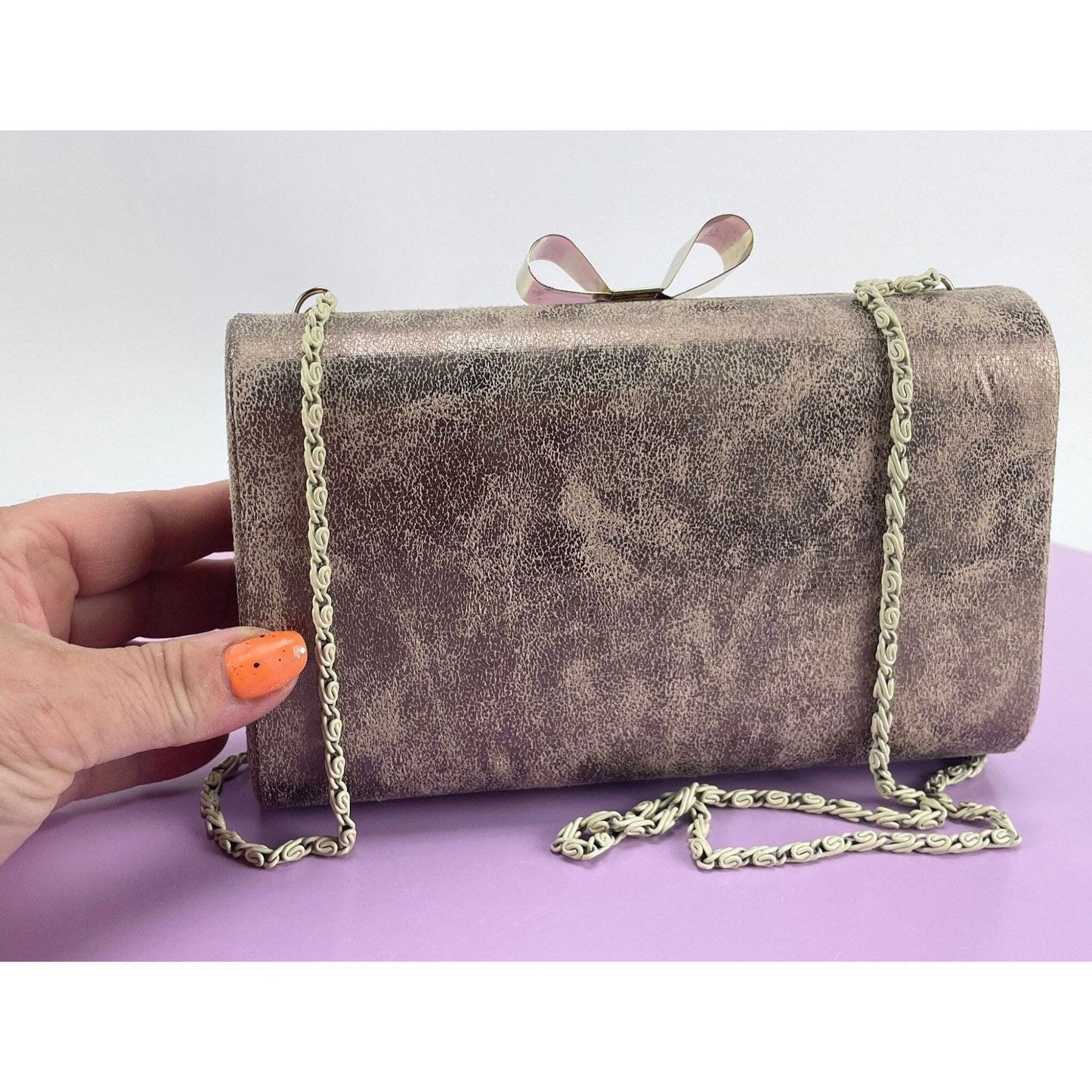 Vintage 80s hard shell clutch, gold tone, bow clasp