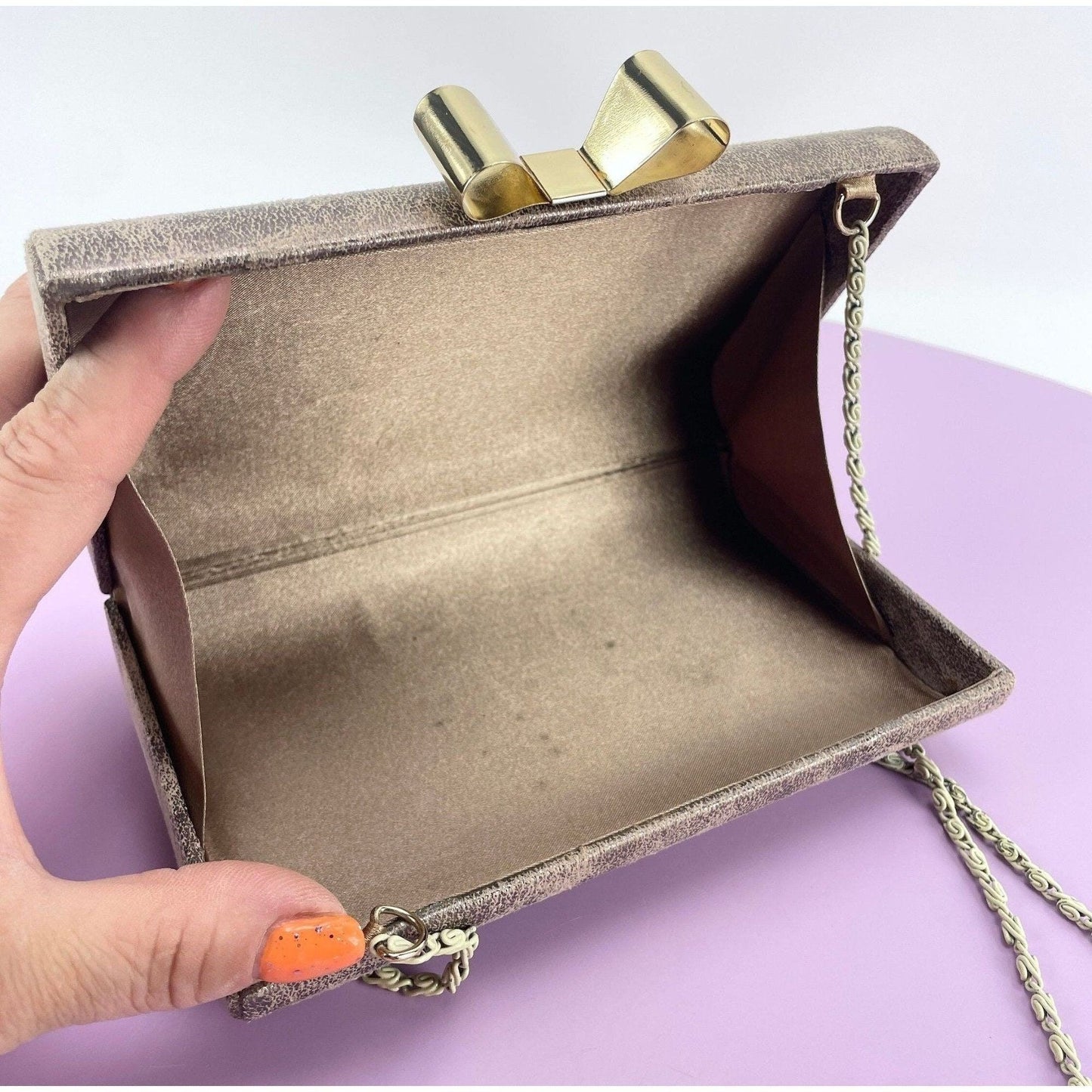 Vintage 80s hard shell clutch, gold tone, bow clasp