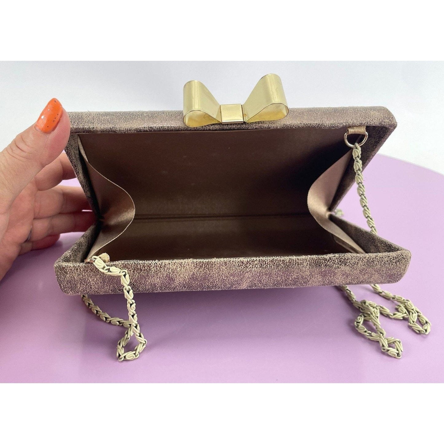 Vintage 80s hard shell clutch, gold tone, bow clasp